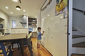 ポラスグループの注文住宅ブランド 北辰工務店の施工事例「みんなが集まる3階建て」の画像3