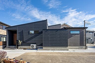 ポラスグループの注文住宅ブランド 北辰工務店の施工事例「中庭から光を取り込んだ明るく開放的な平屋」の画像4