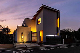 ひのき住宅【工務店で建てるデザイナーズハウス】の施工事例「コートヤードとヌックの家」の画像1