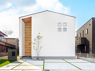 ひのき住宅【工務店で建てるデザイナーズハウス】の施工事例「三角屋根とスキップフロアの家」の画像1