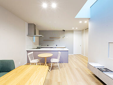 ひのき住宅【工務店で建てるデザイナーズハウス】の施工事例「三角屋根とスキップフロアの家」の画像5