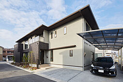 ひのき住宅の施工事例「家族の距離感と将来を見据えた間取り、デザインの異なる二つの家」の画像
