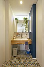 カフェスタイルの洗面所 住空間設計Laboの事例画像