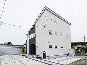 株式会社東栄住宅の施工事例「趣味と本格派ガレージ 六本木ミッドタウンの雰囲気のリビングが広い家」の画像1