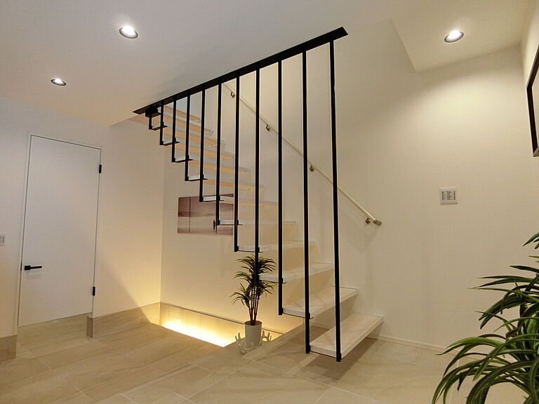 株式会社東栄住宅の公式画像_階段2