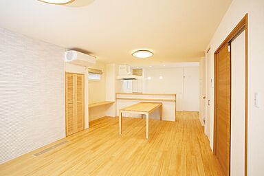 イシンホーム 福山店の施工事例「桜を眺める高級インナーガレージ付き住宅」の画像1