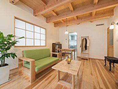 株式会社佐久間工務店一級建築士事務所の施工事例「木のハーフユニットと注文家具の家」の画像1