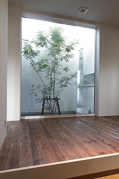 【サーラ住宅】外断熱工法で建てる注文住宅の施工事例「真っ白な箱の中に中庭のある平屋の家」の画像1