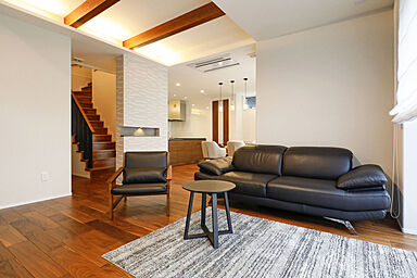 【サーラ住宅】外断熱工法で建てる注文住宅の施工事例「夏はさらり、冬はしっとり。湿度調節機能付きのモダンなガレージハウス」の画像1