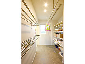 【サーラ住宅】外断熱工法で建てる注文住宅の施工事例「薪ストーブを設置した通り土間のある家」の画像4