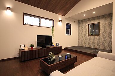 株式会社ハイスペースの施工事例「南国リゾートの雰囲気に吹抜けを取入れたリビングの家」の画像2