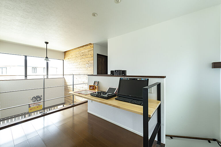 想家工房株式会社の公式画像_階段6