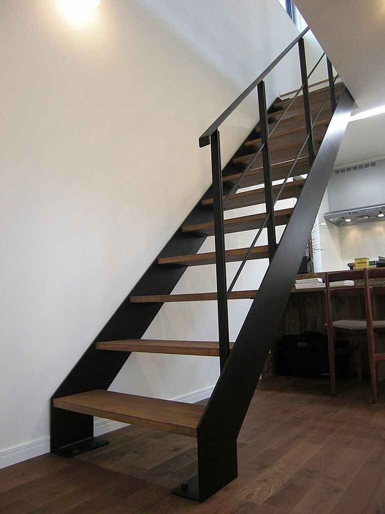 姫路エリアの注文住宅【ビオラホーム】の公式画像_階段5