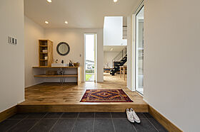 姫路エリアの注文住宅【ビオラホーム】の施工事例「階段が見せ場の伸びやかなLDK」の画像2