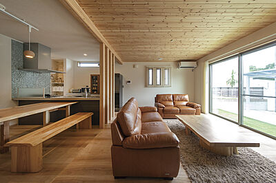 木の家スタイルのリビング 日栄商事株式会社の事例画像