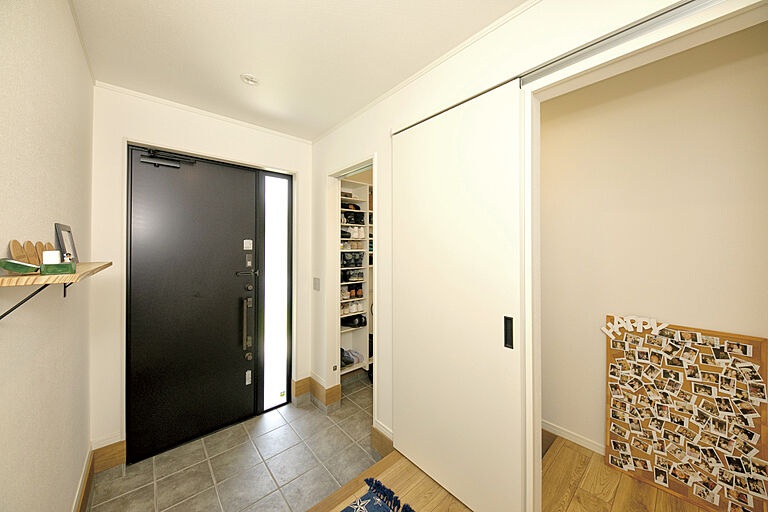 日栄商事株式会社の公式画像_玄関2