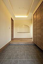 和風・和モダンスタイルの玄関 日栄商事株式会社の事例画像