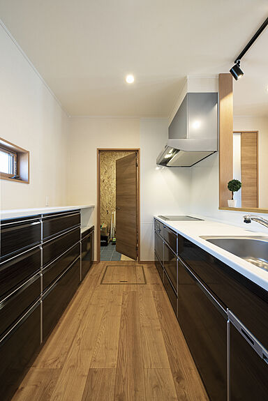 日栄商事株式会社の施工事例「丈夫な土佐桧で造る広い平家、木の香りに包まれた趣ある和室.」の画像5