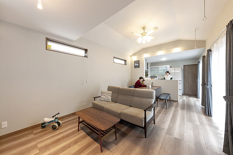 日栄商事株式会社の公式画像_リビング3