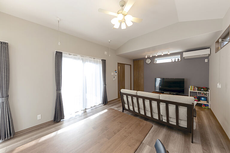 日栄商事株式会社の公式画像_リビング5