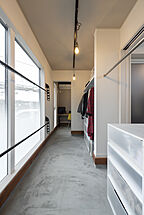 シンプルモダンスタイルの収納 日栄商事株式会社の事例画像