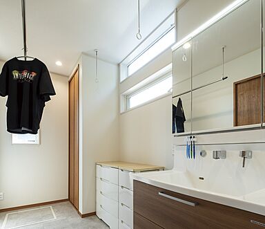 日栄商事株式会社の施工事例「ダークカラーが基調の心地よい住まい.」の画像6