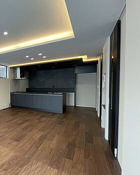 G-C-HOMEの施工事例「心地いい黒と白の調和ー上質を知る人のための空間ー」のメイン画像