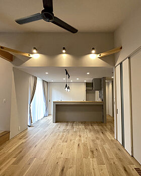 G-C-HOMEの施工事例「素材が映える、デザイン住宅でシンプルライフ」の画像2