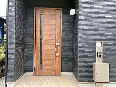 TKプランニング株式会社の施工事例「驚きの収納術/玄関土間&小屋裏×和室カラーコーデで魅せる彩りハウス」の画像1