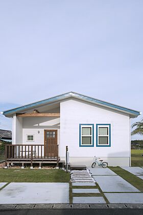 株式会社 住まいの発見館 本社ショールームの施工事例「【36坪×平屋】中庭のあるアメリカンスタイルの平屋」のメイン画像