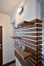 木の家スタイルの玄関 株式会社 住まいの発見館 本社ショールームの事例画像