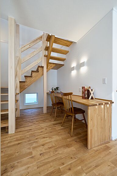 株式会社 住まいの発見館 本社ショールームの施工事例「【39坪×2階建】吹抜けにスキップフロアのある家」の画像3