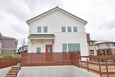 株式会社 住まいの発見館 本社ショールームの施工事例「【33坪×2階建】ハンドメイドしたカントリースタイルの家」の画像