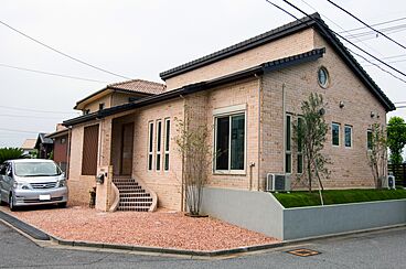 株式会社 住まいの発見館 本社ショールームの施工事例「【36坪×平屋】レンガ外壁でつくる中庭のある平屋」の画像