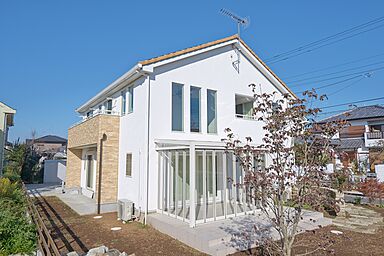 株式会社 住まいの発見館 本社ショールームの施工事例「【51坪×2階建】暮らしを楽しむ広い庭とリビングテラスのある家」の画像