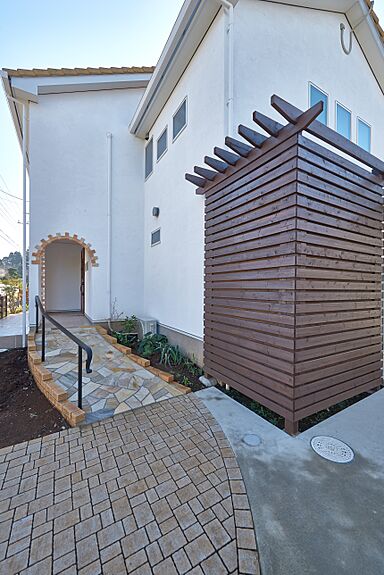 株式会社 住まいの発見館 本社ショールームの施工事例「【51坪×2階建】暮らしを楽しむ広い庭とリビングテラスのある家」の画像2