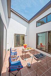 株式会社 住まいの発見館 本社ショールームの施工事例「【46坪×平屋】中庭のあるアウトドアリビングスタイルの平屋」の画像