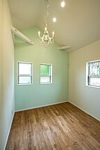 シンプルモダンスタイルの洋室 株式会社 住まいの発見館 本社ショールームの事例画像