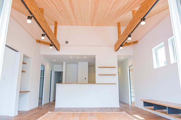 株式会社 住まいの発見館 本社ショールームの公式画像_リビング3