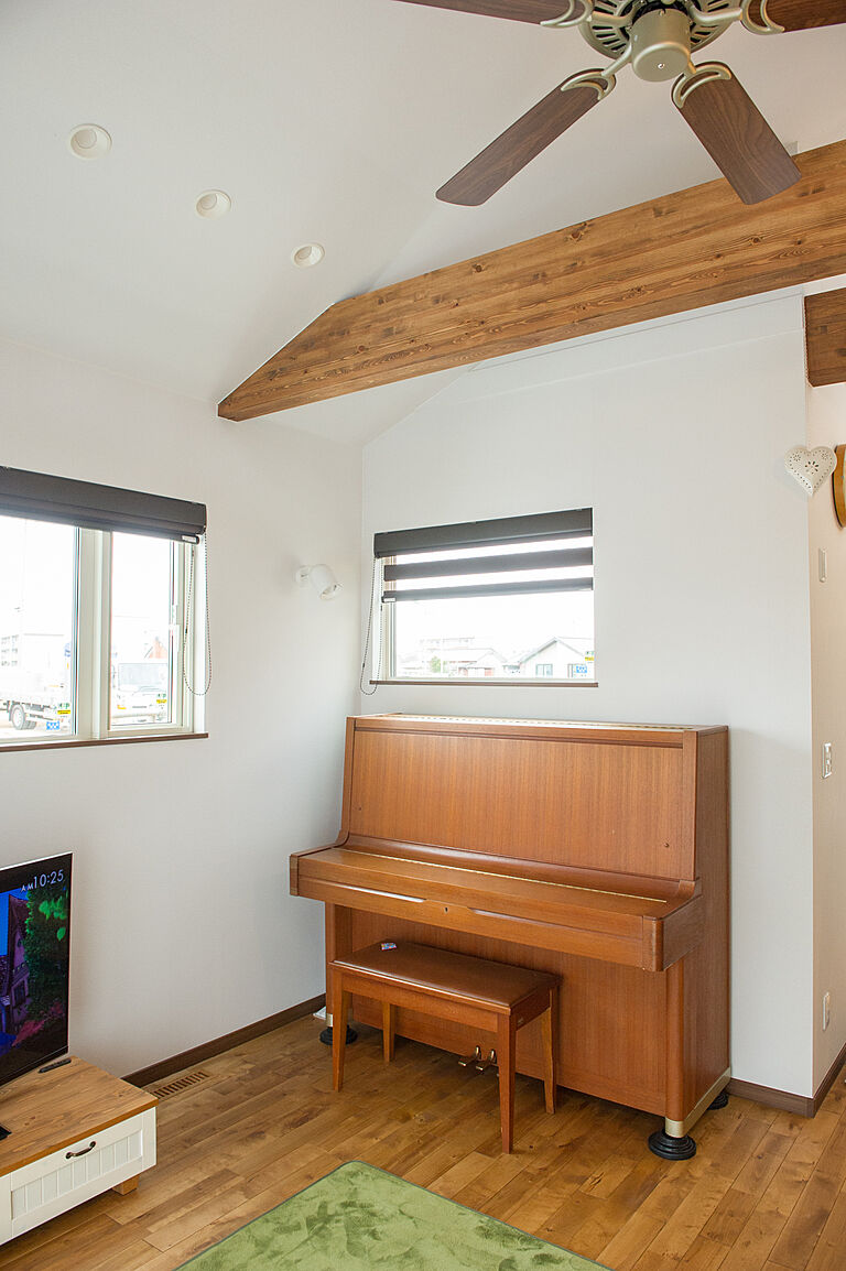 株式会社 住まいの発見館 本社ショールームの公式画像_リビング2