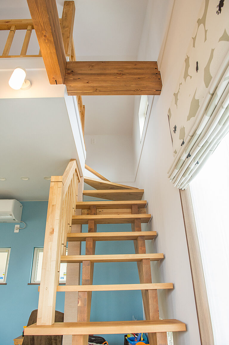 株式会社 住まいの発見館 本社ショールームの公式画像_階段5