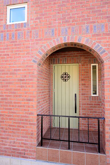 株式会社 住まいの発見館 本社ショールームの施工事例「【41坪×2階建】子育てを楽しむボルダリングと室内ウッドデッキのある家」の画像1