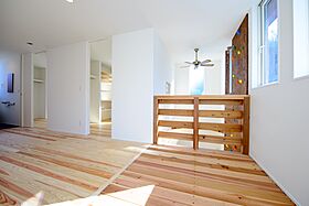 株式会社 住まいの発見館 本社ショールームの施工事例「【41坪×2階建】子育てを楽しむボルダリングと室内ウッドデッキのある家」の画像5