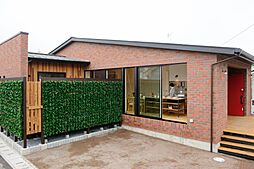 トモノ建築設計事務所 【佐久平スタジオ】の施工事例「【32坪×平屋】子育て世代へ提案する新しい平屋スタイル」の画像