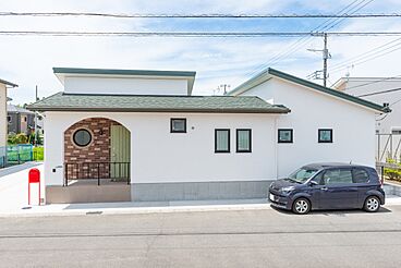 株式会社 住まいの発見館 本社ショールームの施工事例「【31坪×平屋】中庭のあるアウトドアリビングスタイルの平屋」の画像