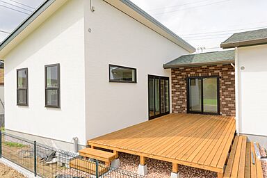 株式会社 住まいの発見館 本社ショールームの施工事例「【31坪×平屋】中庭のあるアウトドアリビングスタイルの平屋」の画像1