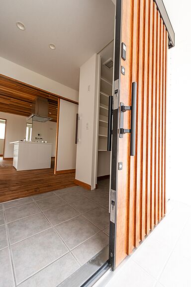 株式会社 住まいの発見館 本社ショールームの施工事例「【39坪×平屋】住み心地、機能性能、デザインの全てを追求した白い煉瓦の平屋邸宅」の画像2