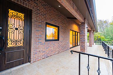 株式会社 住まいの発見館 本社ショールームの施工事例「【44坪×平屋】ガレージのある邸宅」の画像1