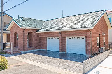 株式会社 住まいの発見館 本社ショールームの施工事例「【38坪×平屋】愛車と暮らすクラシックスタイルの平屋」の画像