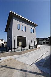 株式会社 住まいの発見館 本社ショールームの施工事例「ダイナミックな吹き抜けがもたらす開放感ある2階建」の画像